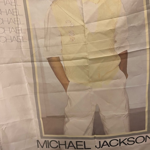 Huge stunning poster size picture of Michael Jackson in yellow nest on fabric - Picture 4 of 10